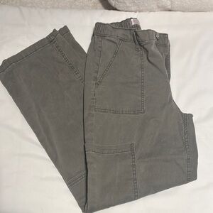 Green cargo pull on pants